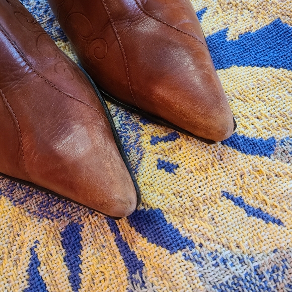 Two Lips Leather Ankle Boots - Picture 6 of 11